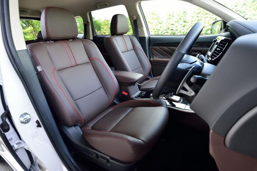  Mitsubishi Outlander PHEV 2015 года  (JP) (фото 2 из 19)